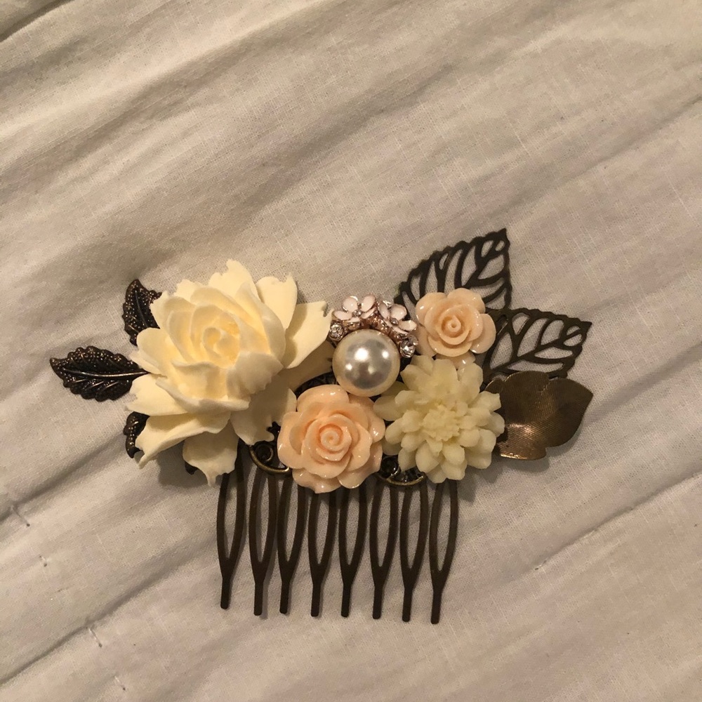 Women’s hair accessories